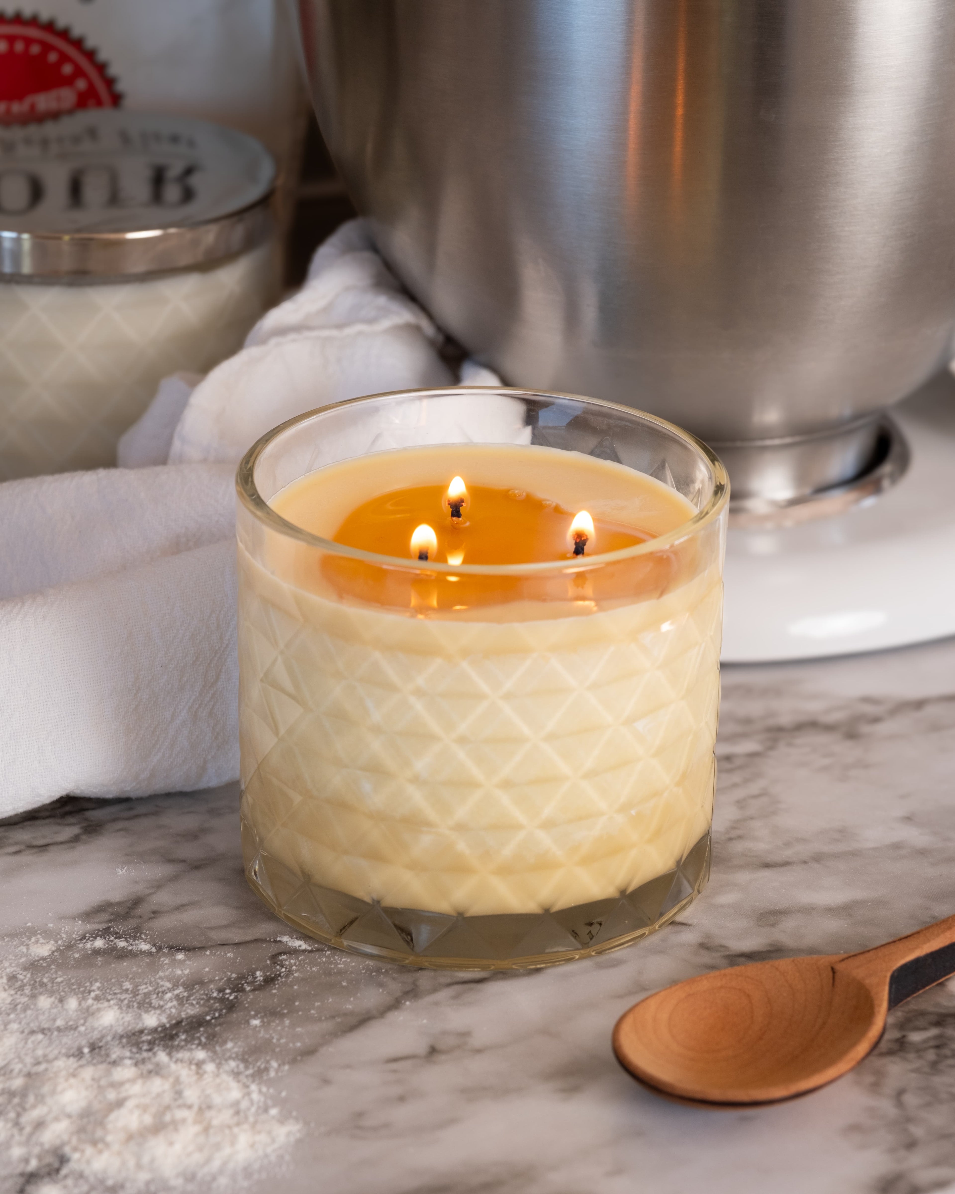 How to Make Your Home Smell Amazing for Spring Hosting (The Candle Method That Actually Works)